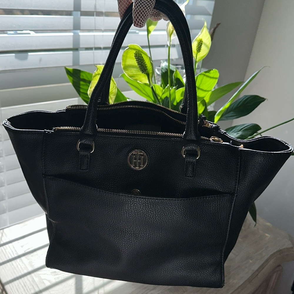 Black Tommy Hilfiger bag